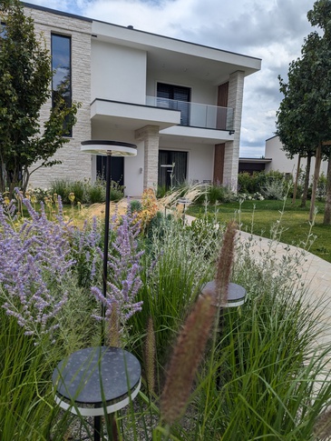 Giardino in stile contemporaneo di 1800 di DipintoSucci