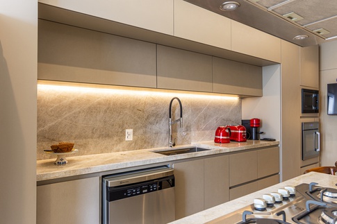 Cucina in stile moderno di 20 di Guzlive