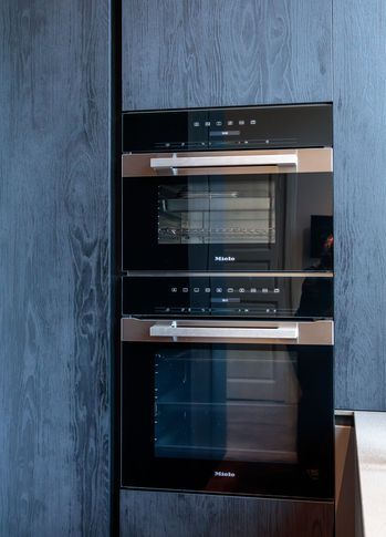 Cucina in stile contemporaneo di 20 di Castelli Sasso architetti