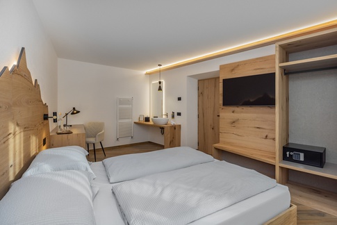 Camera da Letto in stile naturale di 15 di Arredamenti Andalo