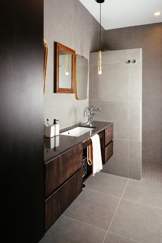 Bagno in stile contemporaneo di 6 di MANUARINO architettura design comunicazione