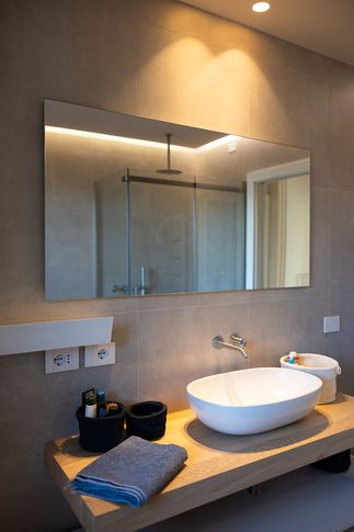 Bagno in stile moderno di 7 di Enzo Razzano Architettura