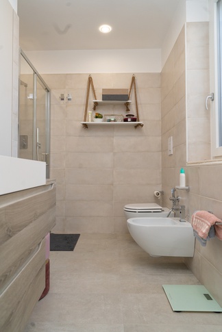 Bagno in stile moderno di 6 di Davide Zuppa / Cimel Architettura