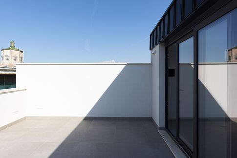 Terrazza in stile contemporaneo di 15 di valeria ingrao architetto
