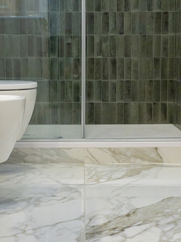Bagno in stile contemporaneo di 5 di FRdesign