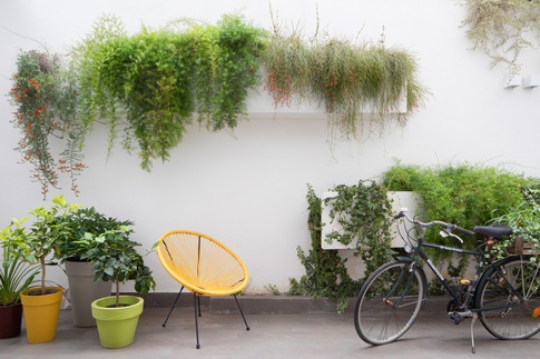 Soggiorno in stile contemporaneo di 65 di Francesca Delicato_architettura e design