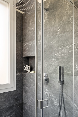 Bagno in stile contemporaneo di 6 di tapas studio