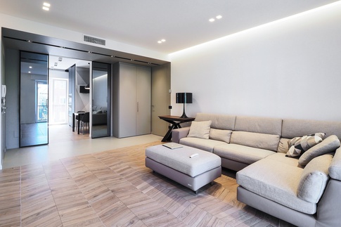 Soggiorno in stile contemporaneo di 30 di Desearq studio - architettura e interior design