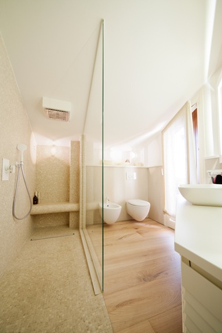 Bagno in stile contemporaneo di 8 di Elena Vigano' Architetto Bagno in stile contemporaneo di 8 di Elena Vigano' Architetto