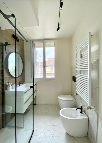 Bagno in stile moderno di 5 di SuMisura Architetti