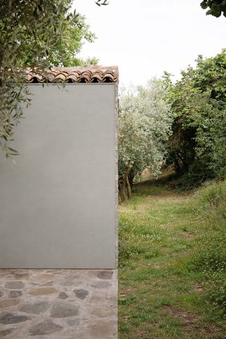 Facciata in stile minimal di null di MGK | Mohamed Keilani Studio