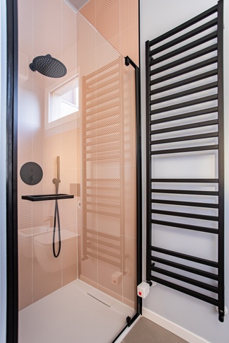 Bagno in stile contemporaneo di 5 di Storie Design Studio