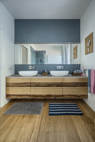 Bagno in stile contemporaneo di 8 di Studio Pinelli Bagno in stile contemporaneo di 8 di Studio Pinelli