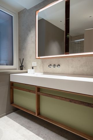 Bagno in stile contemporaneo di 5 di Abitacolo Interni Bagno in stile contemporaneo di 5 di Abitacolo Interni
