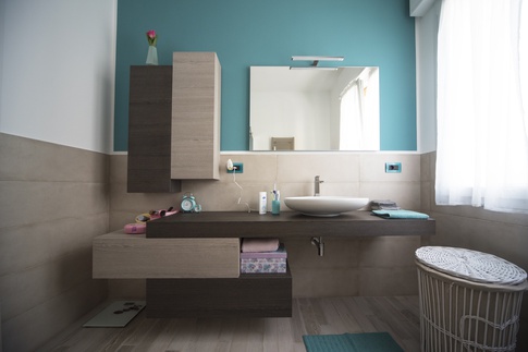 Bagno in stile contemporaneo di 7 di Valentina Solera Architetto