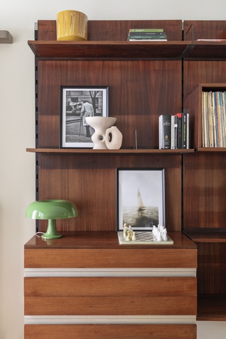 Soggiorno in stile anni '70 di 23 di Paper Plane design