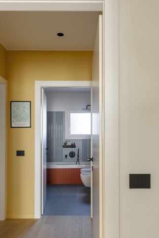 Corridoio in stile moderno di 5 di Arch. Martina Pozzi MP_archistudio