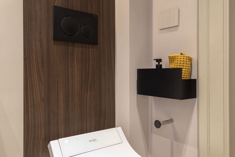 Bagno in stile contemporaneo di 5 di Castelli Sasso architetti
