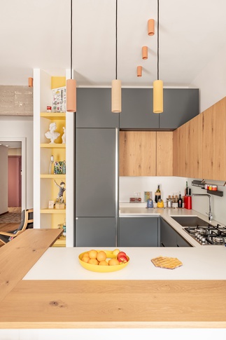 Open Space in stile contemporaneo di 35 di Caleidoscopio Architettura