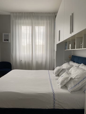Camera da Letto in stile contemporaneo di 17 di Mir Group Camera da Letto in stile contemporaneo di 17 di Mir Group