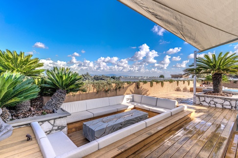 Terrazza in stile moderno di 250 di MOB Architects Terrazza in stile moderno di 250 di MOB Architects