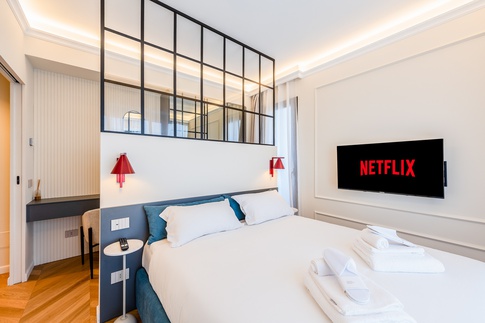 Camera da Letto in stile contemporaneo di 13 di FCInteriorDesignStudio |