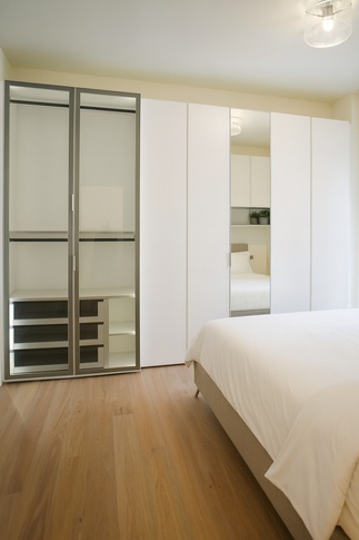 Camera da Letto in stile moderno di 12 di Rinnova Home 3d