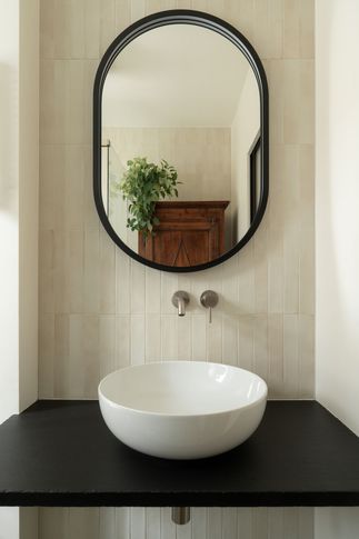 Bagno in stile contemporaneo di 5 di Gambino Flamini | architetti