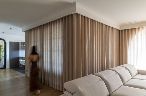 Soggiorno in stile contemporaneo di 42 di Pamela Camposano Ingegnere Architetto