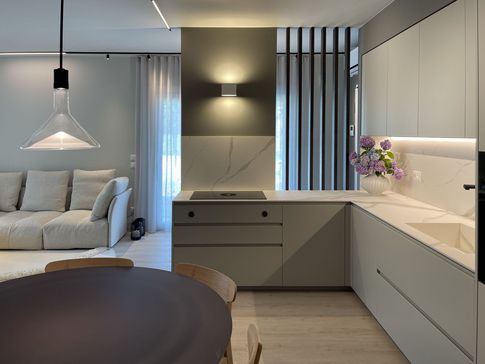 Cucina in stile contemporaneo di 14 di Cariolato Arredamenti Cucina in stile contemporaneo di 14 di Cariolato Arredamenti