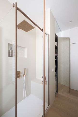 Bagno in stile contemporaneo di 6 di Archifacturing - Sara Cimarelli & Giorgio Opolka