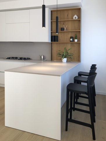Open Space in stile moderno di 50 di Martina Fabbian Architetto