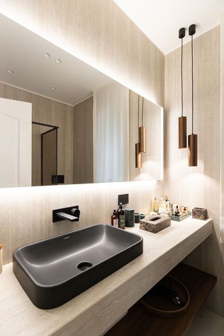 Bagno in stile glamour di 7 di Desearq studio - architettura e interior design