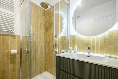 Bagno in stile minimal di 4 di Studio Signò