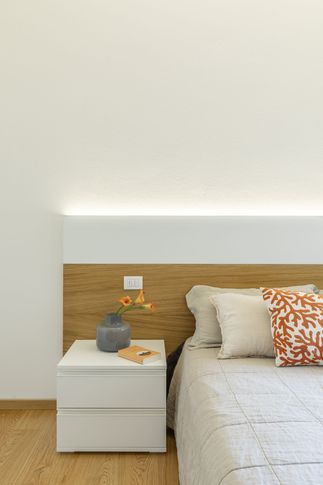 Camera da Letto in stile minimal di 18 di Arch. Simone Saporito Camera da Letto in stile minimal di 18 di Arch. Simone Saporito