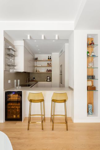 Open Space in stile contemporaneo di 50 di Architetto Sara Edalatkhah