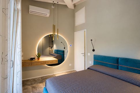Camera da Letto in stile moderno di 13 di MICHELE VOLPI STUDIO INTERIOR DESIGN