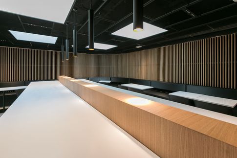 Angolo Bar in stile contemporaneo di 150 di Frame Farm - Architecture & Design