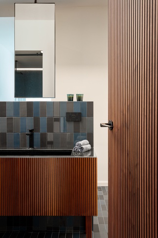 Bagno in stile contemporaneo di 16 di VALENTINA AUTIERO    architecture │ interiors │ design projects