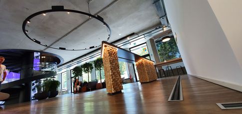 Ingresso in stile contemporaneo di 150 di BORTOLUZZI ASSOCIATI