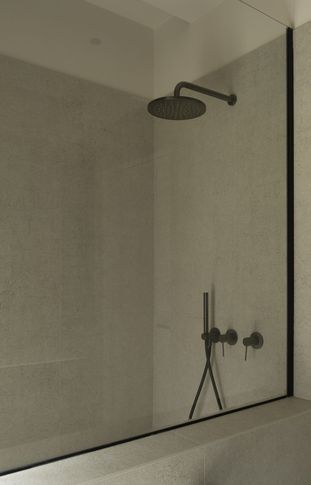 Bagno in stile contemporaneo di 6 di Michela Cordisco Studio