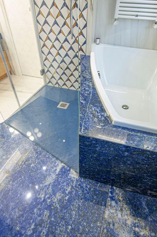 Bagno in stile eclettico di 12 di Pucciarelli Architetti