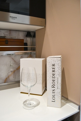 Soggiorno in stile contemporaneo di 40 di ValentinaZoccoArchitetto