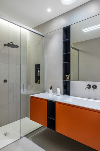 Bagno in stile contemporaneo di 20 di Arredamenti Andalo