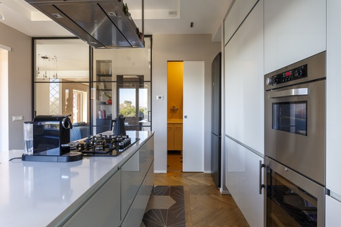 Cucina in stile contemporaneo di 16 di Valentina Varricchio Architetto Cucina in stile contemporaneo di 16 di Valentina Varricchio Architetto