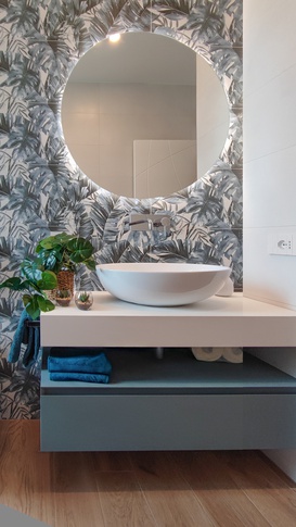 Bagno in stile contemporaneo di 7 di architetto Caterina Martini Bagno in stile contemporaneo di 7 di architetto Caterina Martini