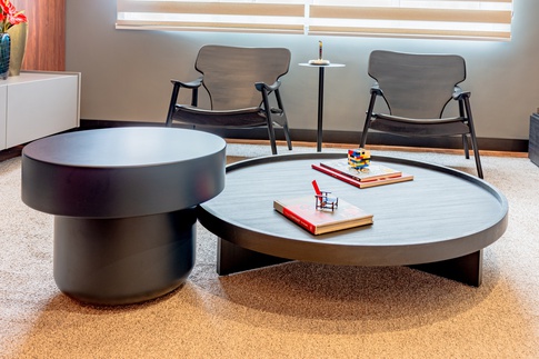 Soggiorno in stile contemporaneo di 80 di Guzlive