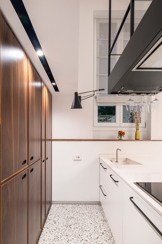 Cucina in stile iconico di 30 di tIPS ARCHITECTS Cucina in stile iconico di 30 di tIPS ARCHITECTS
