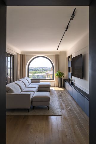 Soggiorno in stile contemporaneo di 42 di Pamela Camposano Ingegnere Architetto