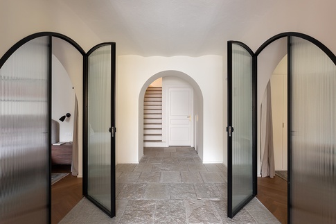 Corridoio in stile moderno di 17 di NOMADE ARCHITETTURA